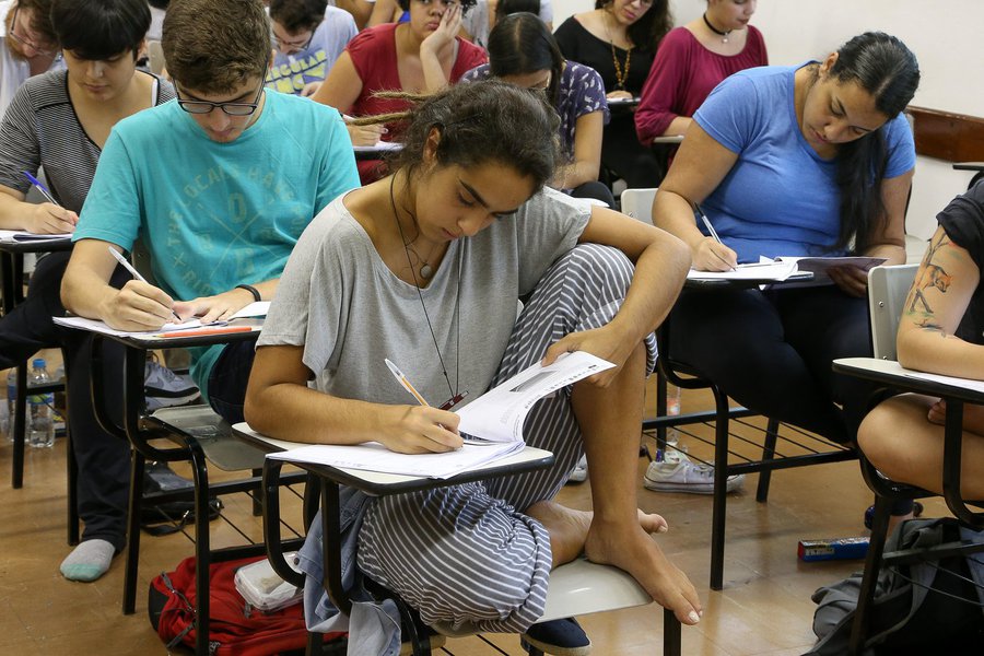 reg. 005-17 Fuvest 2017. Segundo dia de prova da segunda fase do Vestibular da Fuvest 2017. Os Cadidatos respondem questões de história, geografia, matemática, física, química, biologia e inglês. 2017/01/09 Foto: Marcos Santos/USP Imagens (Foto: Charles Nisz) reg. 005-17 Fuvest 2017. Segundo dia de prova da segunda fase do Vestibular da Fuvest 2017. Os Cadidatos respondem questões de história, geografia, matemática, física, química, biologia e inglês. 2017/01/09 Foto: Marcos Santos/USP Imagens