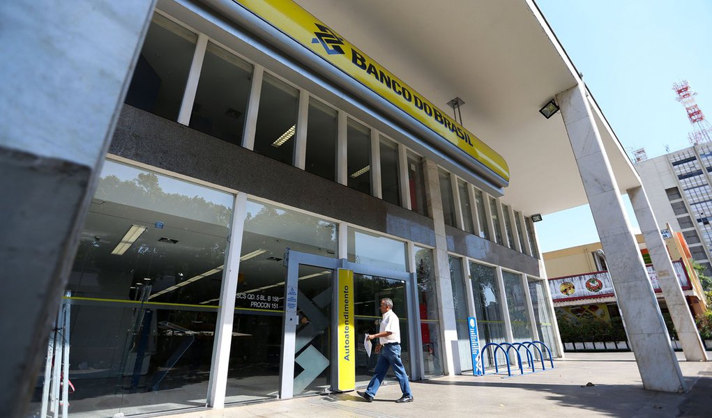 20/10/2017- Brasília - De 19 a 31 de outubro, 1.334 agências do Banco do Brasil em todo o país abrirão uma hora mais cedo para atendimento aos cotistas do Pasep Foto: Marcelo Camargo/Agência Brasil (Foto: Paulo Emílio) 20/10/2017- Brasília - De 19 a 31 de outubro, 1.334 agências do Banco do Brasil em todo o país abrirão uma hora mais cedo para atendimento aos cotistas do Pasep Foto: Marcelo Camargo/Agência Brasil