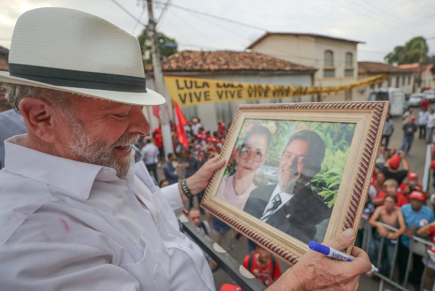 Lula caravana Minas (Foto: Davis Sena Filho) Lula caravana Minas