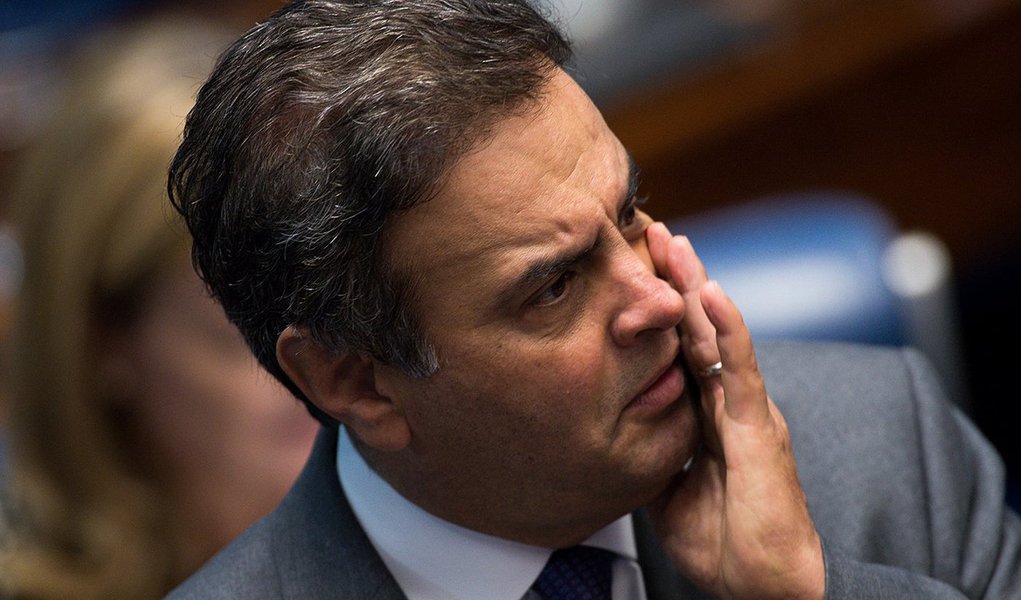 Brasília, DF, Brasil: O senador Aécio Neves durante votação do impeachment. Por 61 a 20, o plenário do Senado decide pelo impeachment de Dilma Rousseff.( Marcelo Camargo/Agência Brasil) (Foto: Leonardo Lucena) Brasília, DF, Brasil: O senador Aécio Neves durante votação do impeachment. Por 61 a 20, o plenário do Senado decide pelo impeachment de Dilma Rousseff.( Marcelo Camargo/Agência Brasil)