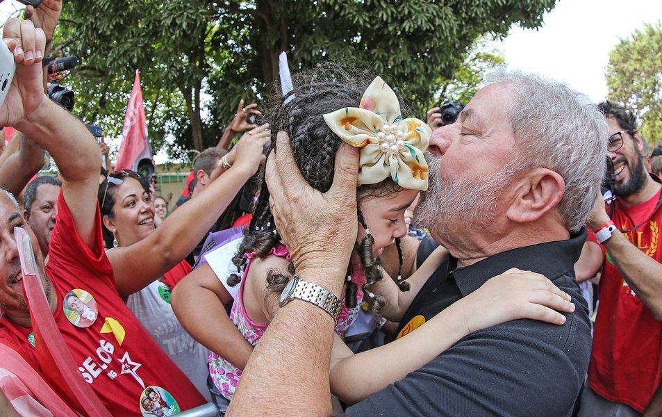 18/10/2014 - O ex presidente Lula, durante ato de mobilização com o governador eleito Fernando Pimentel. Foto: Ricardo Stuckert/ Instituto Lula (Foto: Voney Malta) 18/10/2014 - O ex presidente Lula, durante ato de mobilização com o governador eleito Fernando Pimentel. Foto: Ricardo Stuckert/ Instituto Lula