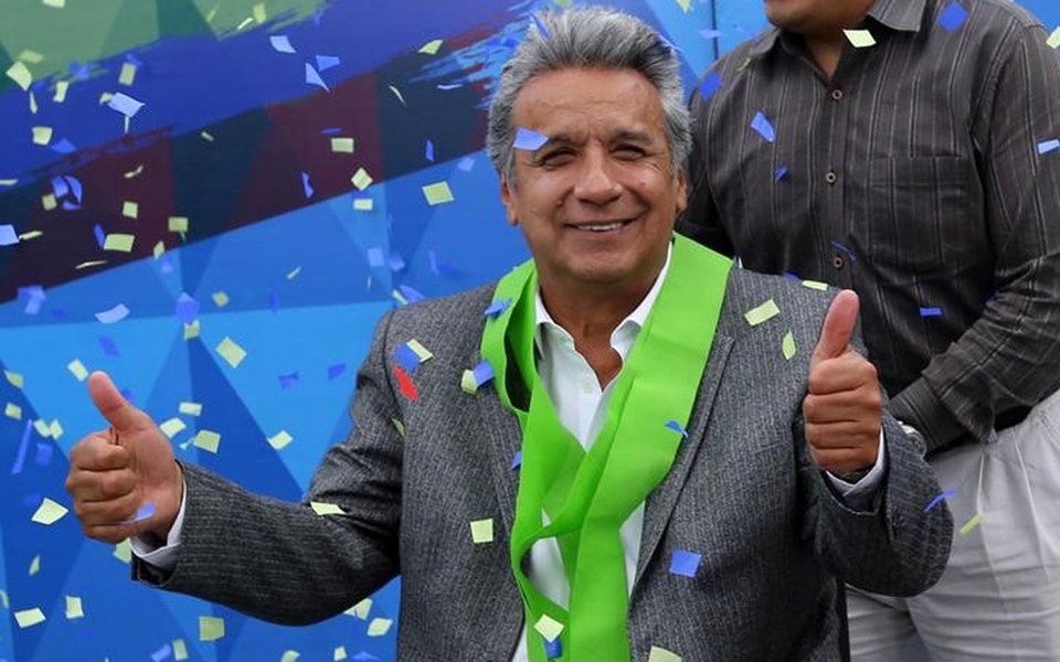 Governista Lenín Moreno comemora vitória anunciada pela autoridade eleitoral do Equador 04/04/2017 REUTERS/Mariana Bazo (Foto: Aquiles Lins) Governista Lenín Moreno comemora vitória anunciada pela autoridade eleitoral do Equador 04/04/2017 REUTERS/Mariana Bazo