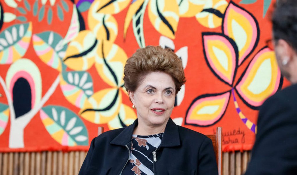 Brasília - DF, 02/08/2016. Presidenta Dilma Rousseff durante entrevista para Revista Fórum no Palácio da Alvorada. Foto: Roberto Stuckert Filho/PR (Foto: Marcelo Uchoa) www.brasil247.com - Brasília - DF, 02/08/2016. Presidenta Dilma Rousseff durante entrevista para Revista Fórum no Palácio da Alvorada. Foto: Roberto Stuckert Filho/PR