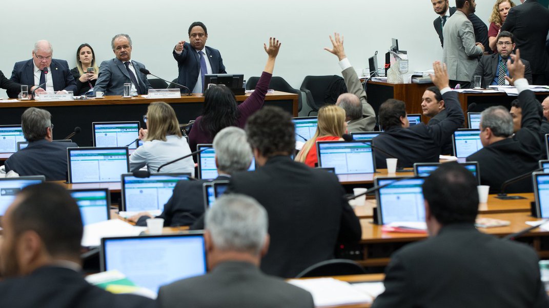 10/08/2017- Brasília- DF, Brasil- Comissão da reforma política. Votação e discurassão dos destaques. Foto: Lula Marques/AGPT (Foto: Aquiles Lins) 10/08/2017- Brasília- DF, Brasil- Comissão da reforma política. Votação e discurassão dos destaques. Foto: Lula Marques/AGPT