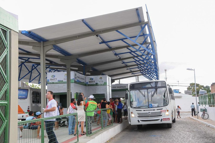 Inaugura��o do Terminal de �nibus do Conjunto Jo�o Sampaio Foto:Marco Ant�nio/Secom Macei� *** Local Caption *** Inaugura��o Terminal Jo�o Sampaio (Foto: Voney Malta) Inaugura��o do Terminal de �nibus do Conjunto Jo�o Sampaio Foto:Marco Ant�nio/Secom Macei� *** Local Caption *** Inaugura��o Terminal Jo�o Sampaio