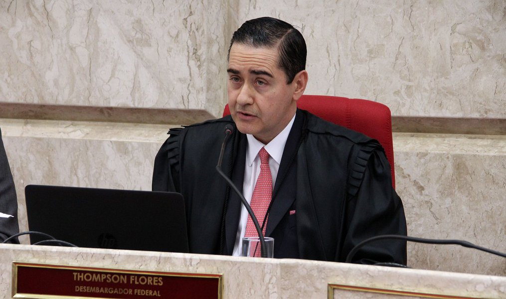 Presidente do Tribunal Federal da 4ª Região (TRF-$), Carlos Eduardo Thompson Flores Lenz (Foto: Pedro Maciel) Presidente do Tribunal Federal da 4ª Região (TRF-$), Carlos Eduardo Thompson Flores Lenz
