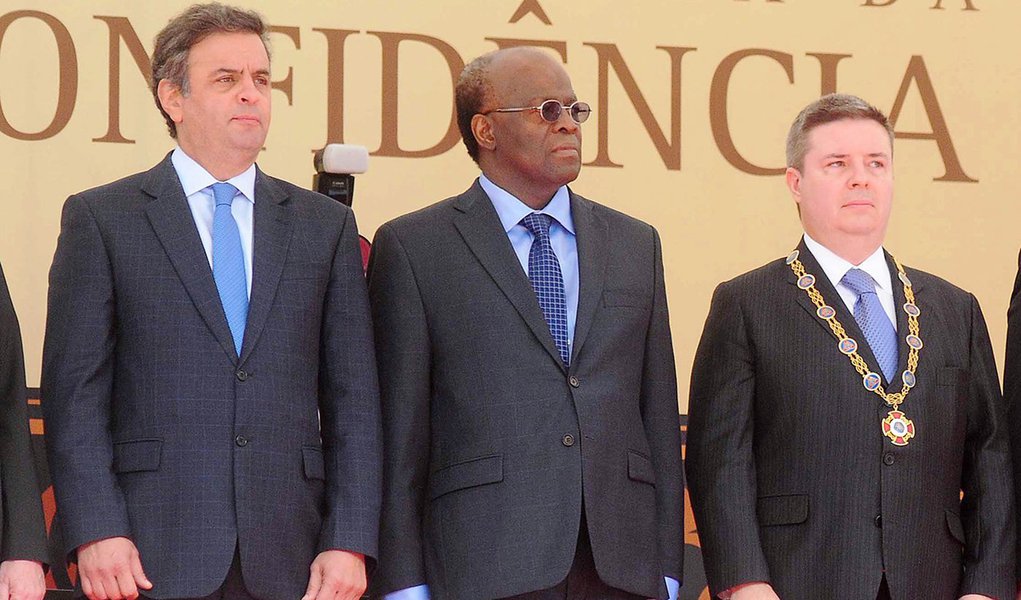 aecio, joaquim barbosa, anastasia (Foto: Charles Nisz) aecio, joaquim barbosa, anastasia