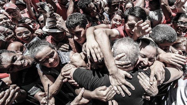 Barbalha- CE- Brasil- Ex-presidente Lula é recebido por militantes na cidade de Barbalha. Lula participa de comícios nas cidades de Fortaleza, Barbalha e Iguatu. Foto: Ricardo Stuckert/ Instituto Lula (Foto: Alberto Cantalice) Barbalha- CE- Brasil- Ex-presidente Lula é recebido por militantes na cidade de Barbalha. Lula participa de comícios nas cidades de Fortaleza, Barbalha e Iguatu. Foto: Ricardo Stuckert/ Instituto Lula