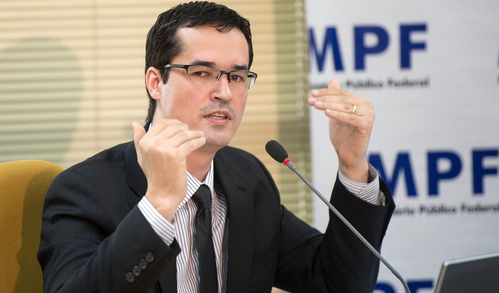 O coordenador da força-tarefa Lava Lato, o procurador da República Deltan Dallagnol, apresenta propostas do Ministério Público Federal para o Combate à Corrupção (Marcelo Camargo/Agência Brasil) (Foto: Gisele Federicce) O coordenador da força-tarefa Lava Lato, o procurador da República Deltan Dallagnol, apresenta propostas do Ministério Público Federal para o Combate à Corrupção (Marcelo Camargo/Agência Brasil)