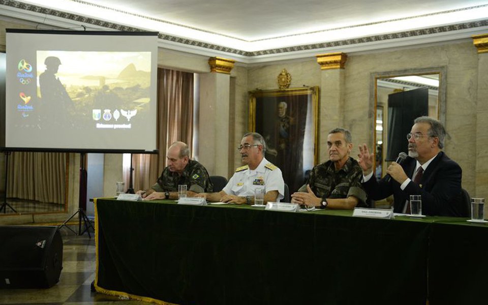 Rio de Janeiro - O ministro da Defesa, Raul Jungmann fala em coletiva sobre apresenta��o de tropa das for�as armadas que atuar�o nos jogos ol�mpicos e paral�mpicos Rio 2016 (Tomaz Silva/Ag�ncia Brasil) (Foto: Paulo Emílio) Rio de Janeiro - O ministro da Defesa, Raul Jungmann fala em coletiva sobre apresenta��o de tropa das for�as armadas que atuar�o nos jogos ol�mpicos e paral�mpicos Rio 2016 (Tomaz Silva/Ag�ncia Brasil)
