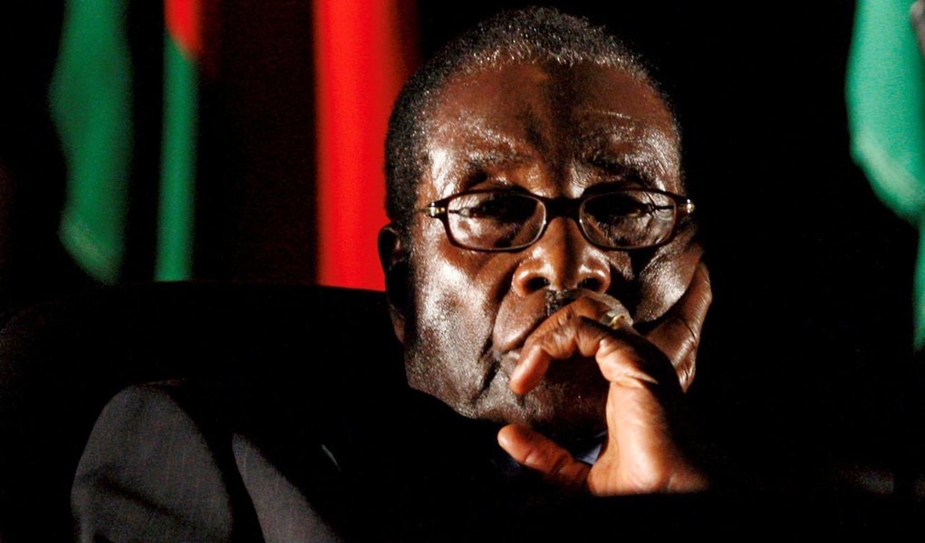 Presidente do Zimbábue, Robert Mugabe, durante cúpula em Johanesburgo, na África do Sul 17/08/2008 REUTERS/Mike Hutchings (Foto: Paulo Emílio) Presidente do Zimbábue, Robert Mugabe, durante cúpula em Johanesburgo, na África do Sul 17/08/2008 REUTERS/Mike Hutchings