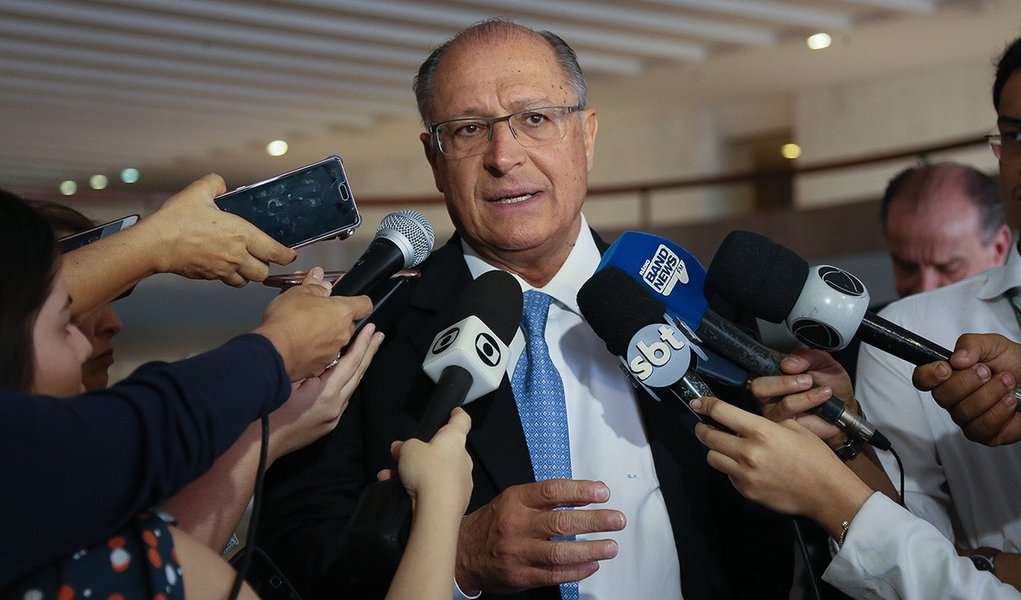 02/09/2017- Brasilia- O Governador de São Paulo, Geraldo Alckmin encontra-se com o Ministro das Relações Exteriores, Aluísio Nunes, na manhã desta segunda-feira em Brasília. Foto: Sergio Dutti/A2img (Foto: Gisele Federicce) 02/09/2017- Brasilia- O Governador de São Paulo, Geraldo Alckmin encontra-se com o Ministro das Relações Exteriores, Aluísio Nunes, na manhã desta segunda-feira em Brasília. Foto: Sergio Dutti/A2img