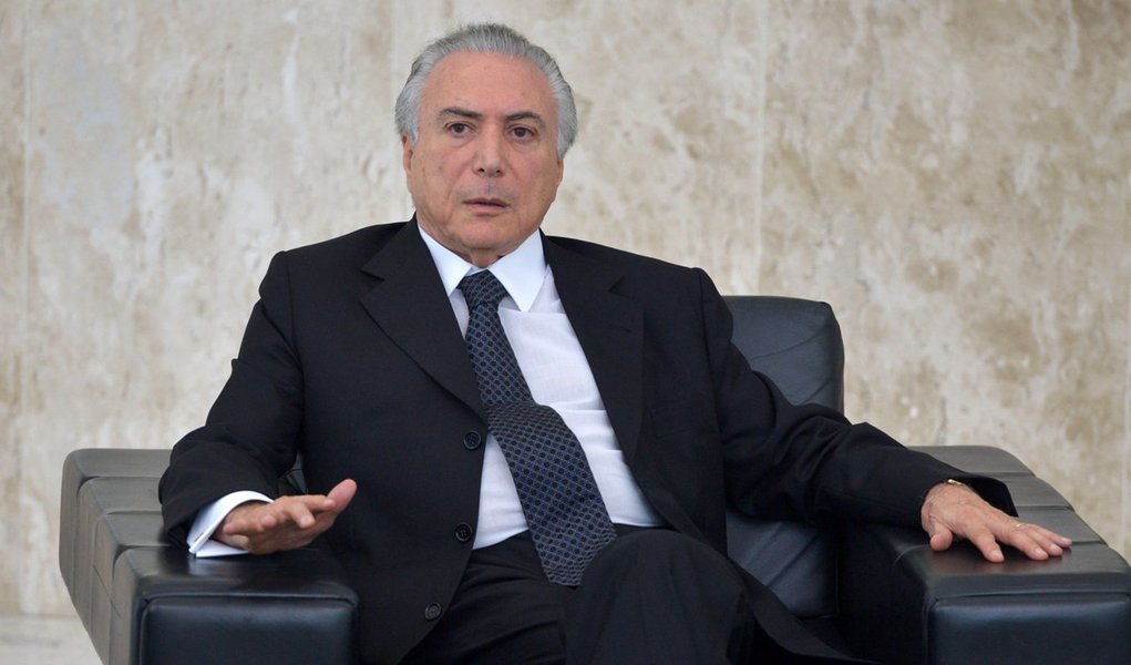 Brasília - O presidente em exercício, Michel Temer, recebe em cerimônia no Palácio do Planalto, cartas credenciais de seis embaixadores. (José Cruz/Agência Brasil) (Foto: Romulo Faro) Brasília - O presidente em exercício, Michel Temer, recebe em cerimônia no Palácio do Planalto, cartas credenciais de seis embaixadores. (José Cruz/Agência Brasil)
