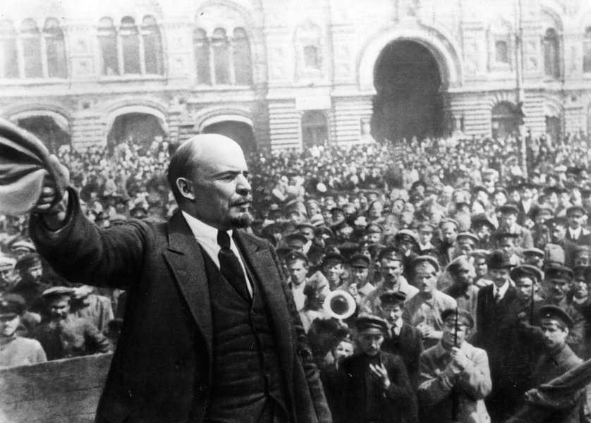 Vladimir Ilyich Lenin (1870 - 1924), Russian revolutionary, making a speech in Moscow. Original Publication: People Disc - HG0194 (Photo by Keystone/Getty Images) (Foto: Chico Alencar) www.brasil247.com - Vladimir Ilyich Lenin (1870 - 1924), Russian revolutionary, making a speech in Moscow. Original Publication: People Disc - HG0194 (Photo by Keystone/Getty Images)