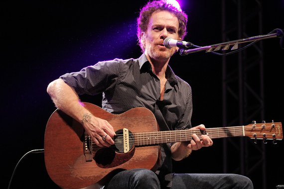 Nando Reis presta bela homenagem a Marília Mendonça, durante show em Natal (vídeo)