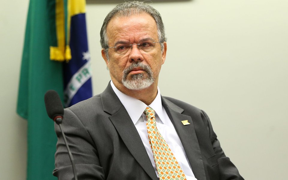 Brasília - O ministro da Defesa, Raul Jungmann, participa de audiência pública na Comissão de Relações Exteriores e de Defesa Nacional para discutir a agenda e as perspectivas de atuação da pasta (Marcelo Camargo/Agência Brasil) (Foto: Paulo Emílio) Brasília - O ministro da Defesa, Raul Jungmann, participa de audiência pública na Comissão de Relações Exteriores e de Defesa Nacional para discutir a agenda e as perspectivas de atuação da pasta (Marcelo Camargo/Agência Brasil)