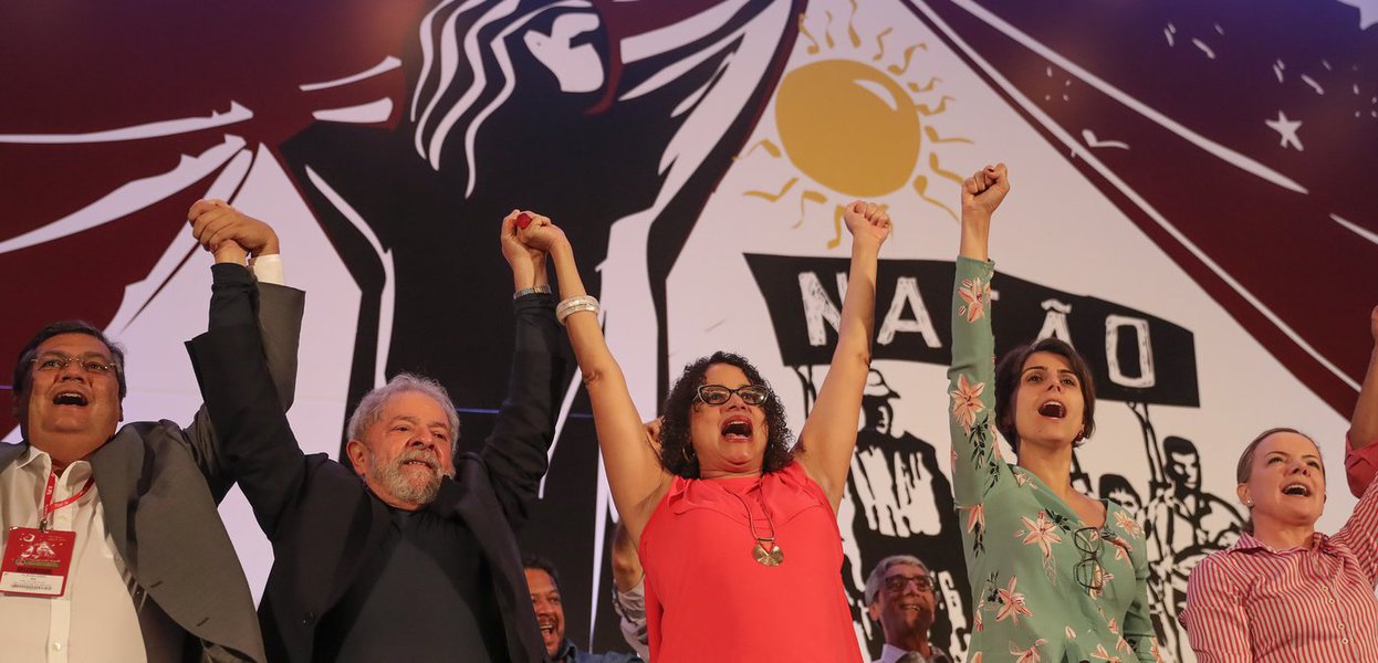 Lula e Manuela D'Ávilla (Foto: Pedro Maciel) Lula e Manuela D'Ávilla