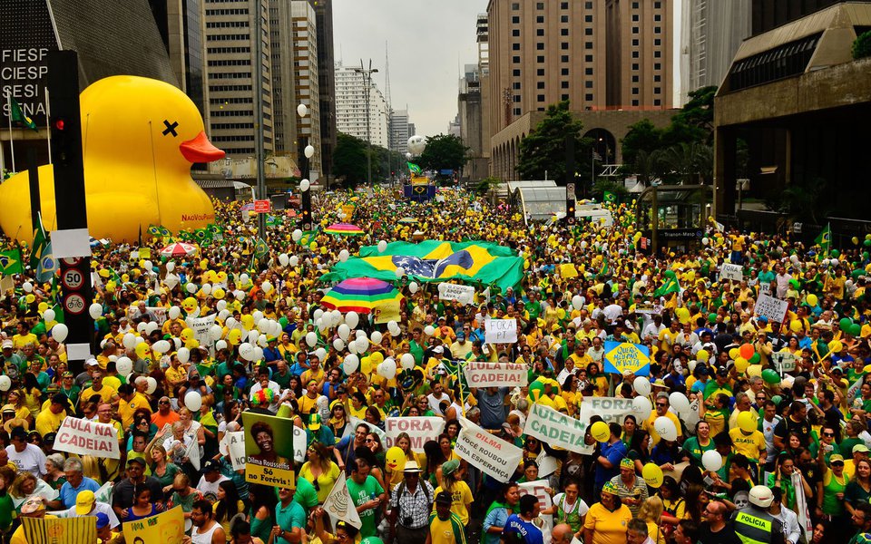 São Paulo - Manifestação na Avenida Paulista, região central da capital, contra a corrupção e pela saída da presidenta Dilma Rousseff (Rovena Rosa/Agência Brasil) (Foto: Tarso Genro) São Paulo - Manifestação na Avenida Paulista, região central da capital, contra a corrupção e pela saída da presidenta Dilma Rousseff (Rovena Rosa/Agência Brasil)