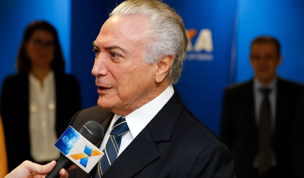 (Brasília - DF, 12/05/2017) Presidente Michel Temer durante visita à Agência da Caixa pelo Econômica Federal, pelo início do 3º ciclo de pagamentos do FGTS. Foto: Marcos Corrêa/PR (Foto: Gisele Federicce) (Brasília - DF, 12/05/2017) Presidente Michel Temer durante visita à Agência da Caixa pelo Econômica Federal, pelo início do 3º ciclo de pagamentos do FGTS. Foto: Marcos Corrêa/PR