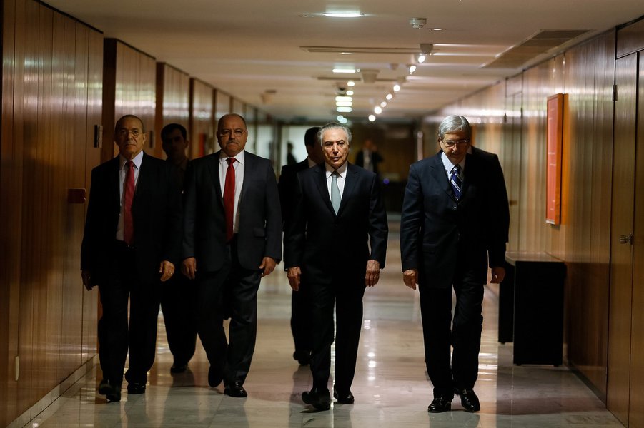 Michel Temer nos corredores do Palácio do Planalto (Foto: Ribamar Fonseca) Michel Temer nos corredores do Palácio do Planalto