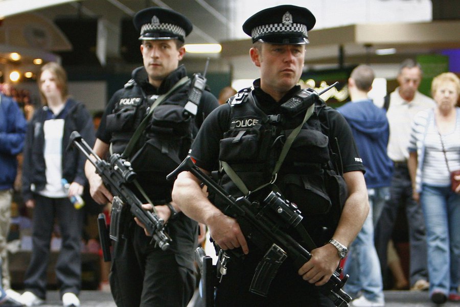 Polícia britânica antiterrorismo (Foto: Paulo Emílio) Polícia britânica antiterrorismo