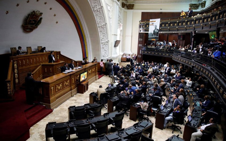 Deputados da Assembleia Nacional da Venezuela durante sessão em Caracas 18/07/2017 REUTERS/Carlos Garcia Rawlins (Foto: Paulo Emílio) Deputados da Assembleia Nacional da Venezuela durante sessão em Caracas 18/07/2017 REUTERS/Carlos Garcia Rawlins
