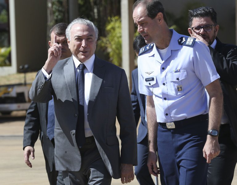 29/08/2017- Brasília - DF, Brasil- O presidente Michel Temer embarca para a China onde fará visita de Estado ao país e participará da Cúpula do Brics Foto: Antonio Cruz/Agência Brasil (Foto: Benedita da Silva) 29/08/2017- Brasília - DF, Brasil- O presidente Michel Temer embarca para a China onde fará visita de Estado ao país e participará da Cúpula do Brics Foto: Antonio Cruz/Agência Brasil