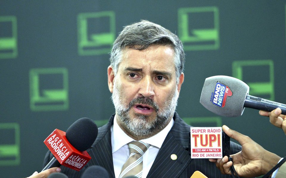 Brasília - Deputado Paulo Pimenta concede entrevista no Salão Verde da Câmara dos Deputados (Antonio Cruz/Agência Brasil) (Foto: Leonardo Attuch) Brasília - Deputado Paulo Pimenta concede entrevista no Salão Verde da Câmara dos Deputados (Antonio Cruz/Agência Brasil)