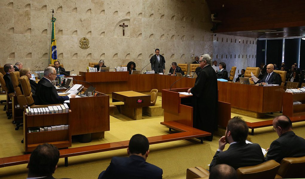 Brasília - O advogado de Temer, Antônio Mariz, fala durante sessão do STF para decidir sobre suspeição do procurador-geral da República, Rodrigo Janot, para atuar nas investigações relacionadas ao presidente Michel Temer (Valter Campanato/Agência Brasil) (Foto: Charles Nisz) Brasília - O advogado de Temer, Antônio Mariz, fala durante sessão do STF para decidir sobre suspeição do procurador-geral da República, Rodrigo Janot, para atuar nas investigações relacionadas ao presidente Michel Temer (Valter Campanato/Agência Brasil)