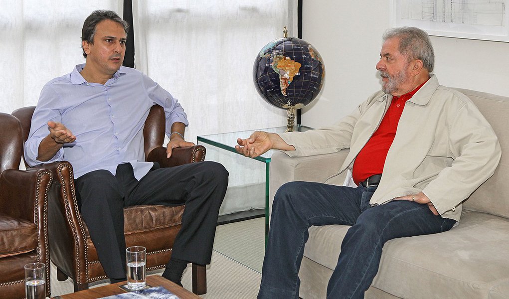 10/11/2014- São Paulo- SP, Brasil- O ex-presidente Lula se encontra com o governador eleito do Ceará, Camilo Santana (PT), no Instituto Lula. Foto: Heinrich Aikawa / Instituto Lula (Foto: Rodrigo Rocha) 10/11/2014- São Paulo- SP, Brasil- O ex-presidente Lula se encontra com o governador eleito do Ceará, Camilo Santana (PT), no Instituto Lula. Foto: Heinrich Aikawa / Instituto Lula