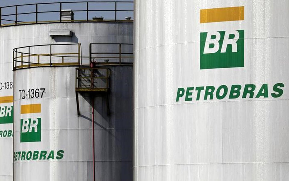 Logo da Petrobras na refinaria da companhia em Paulínia, no Estado de São Paulo, Brasil 01/07/2017 REUTERS/Paulo Whitaker (Foto: Aquiles Lins) Logo da Petrobras na refinaria da companhia em Paulínia, no Estado de São Paulo, Brasil 01/07/2017 REUTERS/Paulo Whitaker