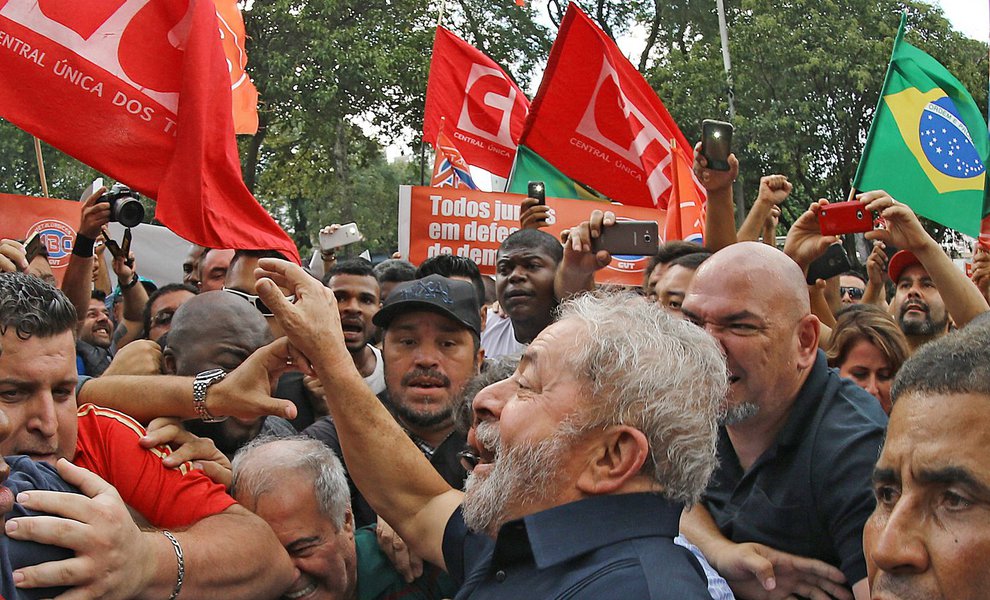 São Bernardo do Campo- SP- Brasil- 04/03/2016- Ex-presidente Lula chega ao seu apartamento em São Bernardo do Campo. Foto: Ricardo Stuckert/ Instituto Lula (Foto: José Barbacena) São Bernardo do Campo- SP- Brasil- 04/03/2016- Ex-presidente Lula chega ao seu apartamento em São Bernardo do Campo. Foto: Ricardo Stuckert/ Instituto Lula