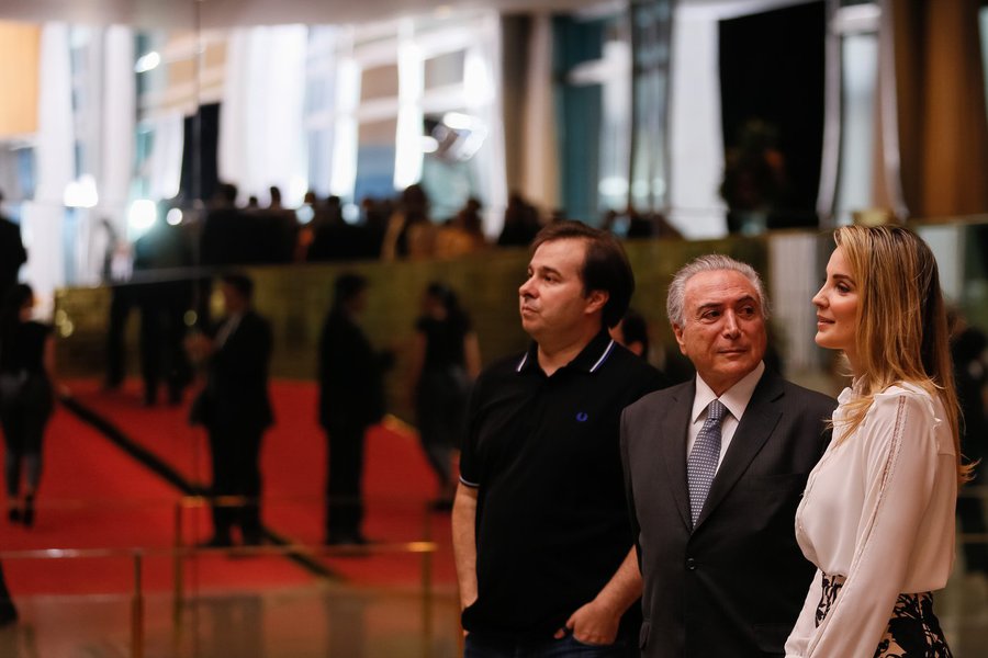 Brasília - o presidente Michel Temer e a primeira-dama Marcela Temer recebem convidados para o jantar com a base aliada no Palácio da Alvorada ( Beto Barata/PR ) (Foto: Guilherme Coutinho) Brasília - o presidente Michel Temer e a primeira-dama Marcela Temer recebem convidados para o jantar com a base aliada no Palácio da Alvorada ( Beto Barata/PR )