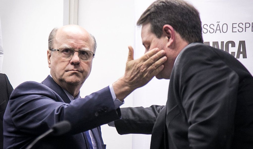 13/03/2017 - PORTO ALEGRE, RS - Audiência pública da Comissão Especial da Segurança Pública, na Assembleia Legislativa. Na foto: Secretário Estadual de Segurança, Cezar Schirmer. Foto: Guilherme Santos/Sul21 (Foto: Leonardo Lucena) 13/03/2017 - PORTO ALEGRE, RS - Audiência pública da Comissão Especial da Segurança Pública, na Assembleia Legislativa. Na foto: Secretário Estadual de Segurança, Cezar Schirmer. Foto: Guilherme Santos/Sul21