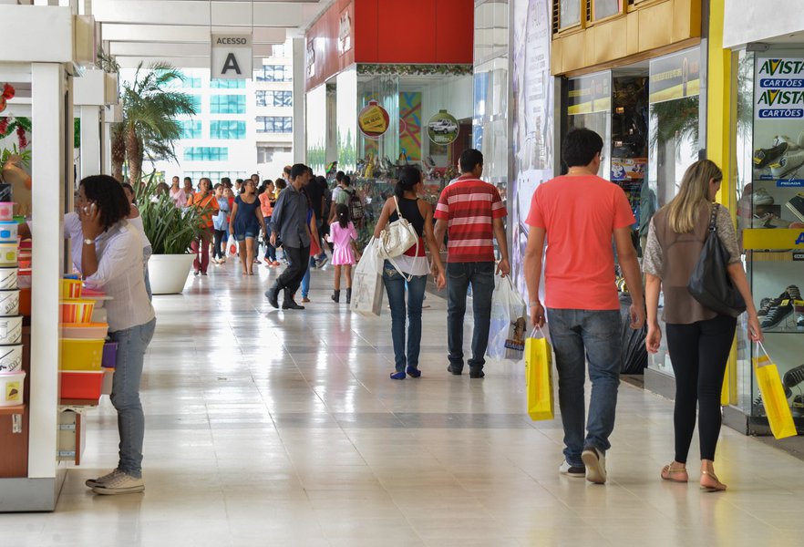 Shopping no centro de Brasília tem movimento intenso no último fim de semana antes do Natal (Foto: Gisele Federicce) Shopping no centro de Brasília tem movimento intenso no último fim de semana antes do Natal