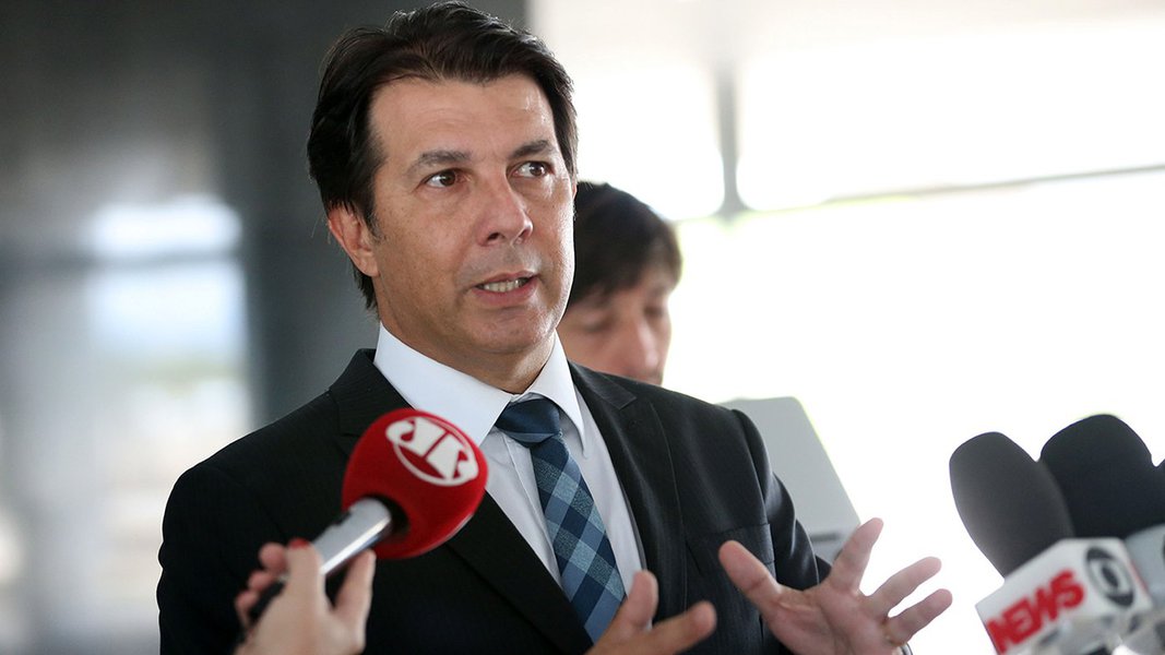 Brasília - Após reunião com o ministro da casa Civil Eliseu Padilha, o relator da reforma da Previdência na Câmara dos Deputados, Arthur Maia , fala com a Imprensa (Antônio Cruz/ Agência Brasil) (Foto: Aquiles Lins) Brasília - Após reunião com o ministro da casa Civil Eliseu Padilha, o relator da reforma da Previdência na Câmara dos Deputados, Arthur Maia , fala com a Imprensa (Antônio Cruz/ Agência Brasil)
