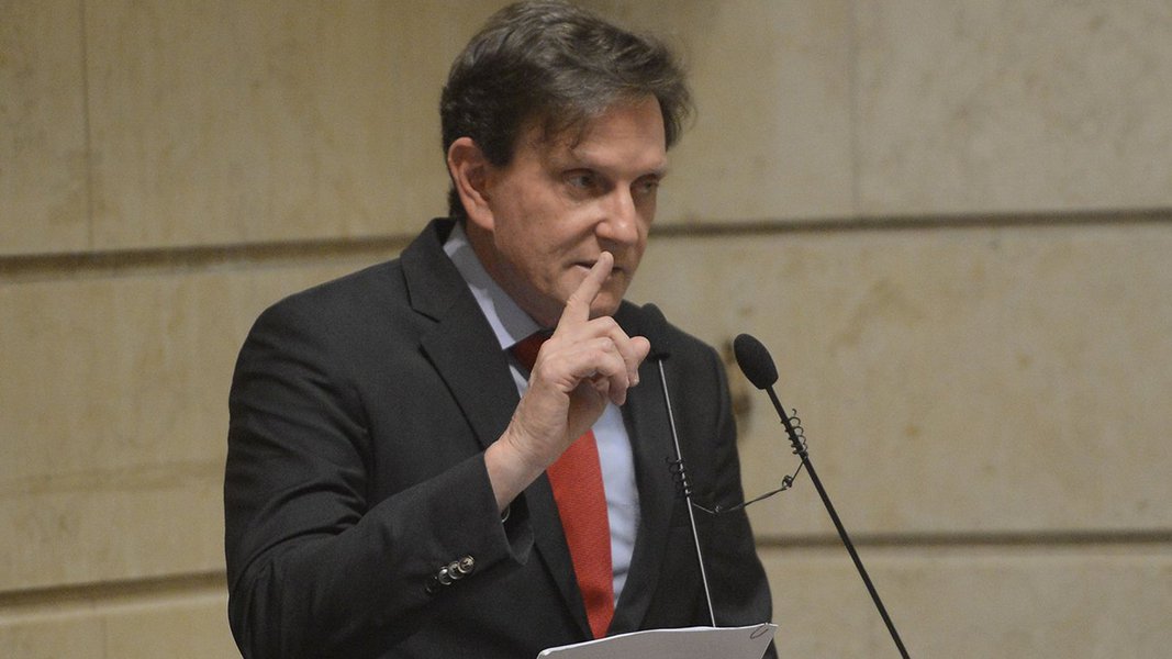 Rio de Janeiro - O prefeito eleito Marcelo Crivella discursa ao ser empossado na Câmara de Vereadores. (Fernando Frazão/Agênci Brasil) (Foto: Leonardo Lucena) Rio de Janeiro - O prefeito eleito Marcelo Crivella discursa ao ser empossado na Câmara de Vereadores. (Fernando Frazão/Agênci Brasil)