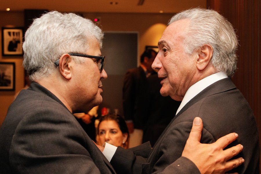 (Brasília, DF - 07/03/2017) Presidente Michel Temer durante o aniversário do jornalista Ricardo Noblat no restaurante Piantella. Foto: Beto Barata/PR (Foto: Giuliana Miranda) (Brasília, DF - 07/03/2017) Presidente Michel Temer durante o aniversário do jornalista Ricardo Noblat no restaurante Piantella. Foto: Beto Barata/PR