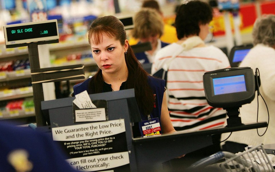 diferença salaria homens e mulheres, caixa, wallmart (Foto: Giuliana Miranda) diferença salaria homens e mulheres, caixa, wallmart