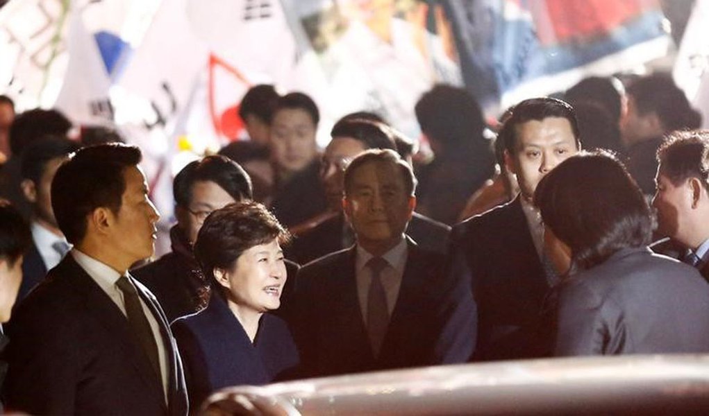 Presidente cassada da Coreia do Sul, Park Geun-hye, ao chegar em sua residência particular em Seul. 12/03/2017 REUTERS/Kim Kyung-Hoon (Foto: Aquiles Lins) Presidente cassada da Coreia do Sul, Park Geun-hye, ao chegar em sua residência particular em Seul. 12/03/2017 REUTERS/Kim Kyung-Hoon