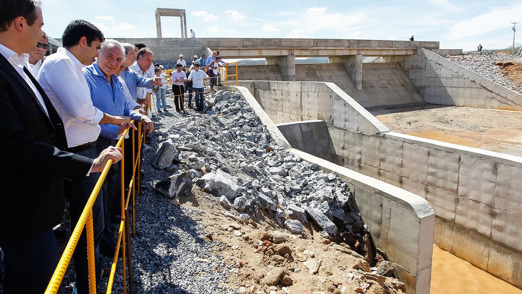 (Sertânia - PE, 10/03/2017) Cerimônia de Abertura da Comporta do Reservatório de Campos. (Foto: Gisele Federicce) (Sertânia - PE, 10/03/2017) Cerimônia de Abertura da Comporta do Reservatório de Campos.