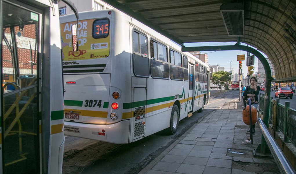 09/05/2016 - PORTO ALEGRE, RS - Corredor de ônibus da Av. João Pessoa. Foto: Joana Berwanger/Sul21 (Foto: Leonardo Lucena) 09/05/2016 - PORTO ALEGRE, RS - Corredor de ônibus da Av. João Pessoa. Foto: Joana Berwanger/Sul21