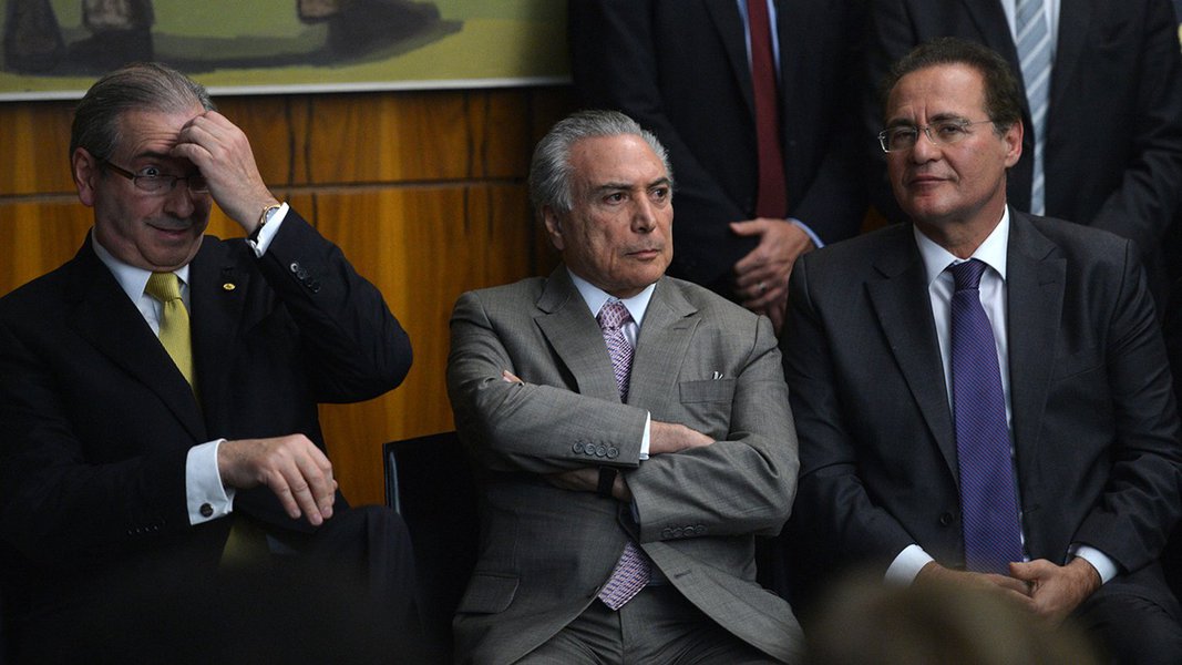 Presidente da Câmara, Eduardo Cunha, o presidente em exercício, Michel Temer e do Senado, Renan Calheiros, durante posse da deputada Luciana Santos na presidência do PC do B (Fabio Rodrigues Pozzebom/Agência Brasil) (Foto: Gisele Federicce) www.brasil247.com - Presidente da Câmara, Eduardo Cunha, o presidente em exercício, Michel Temer e do Senado, Renan Calheiros, durante posse da deputada Luciana Santos na presidência do PC do B (Fabio Rodrigues Pozzebom/Agência Brasil)