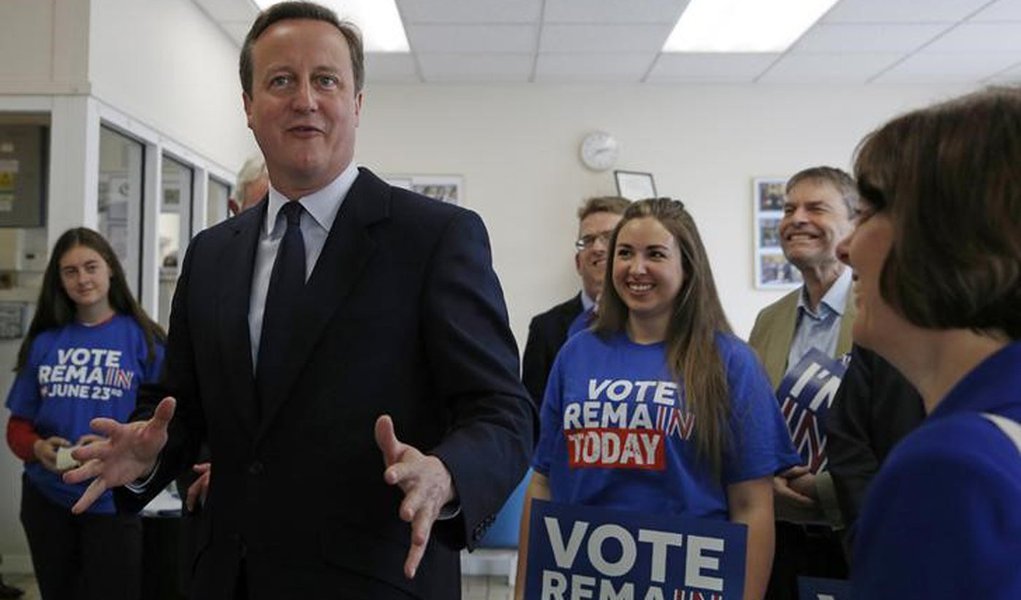 Cameron faz campanha pela permanência britânica na UE. 21/6/2016. REUTERS/Adrian Dennis (Foto: Roberta Namour) Cameron faz campanha pela permanência britânica na UE. 21/6/2016. REUTERS/Adrian Dennis