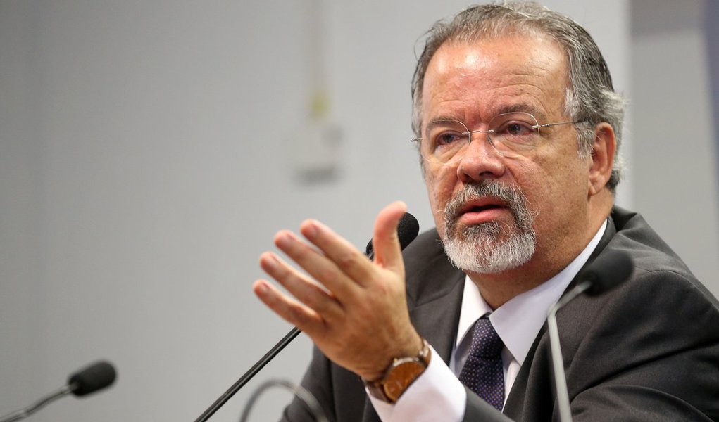 Brasília - Ministro da Defesa, Raul Jungmann, fala na Comissão de Relações Exteriores e Defesa Nacional do Senado sobre as diretrizes e os programas da pasta (Antonio Cruz/Agência Brasil) (Foto: Leonardo Lucena) Brasília - Ministro da Defesa, Raul Jungmann, fala na Comissão de Relações Exteriores e Defesa Nacional do Senado sobre as diretrizes e os programas da pasta (Antonio Cruz/Agência Brasil)