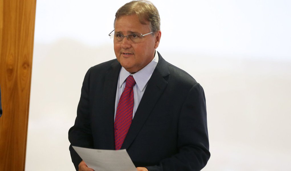Brasília - Geddel Vieira recebe o manifesto de apoio ao ministro chefe da secretaria de governo, do deputado André Moura (Valter Campanato/Agência Brasil) (Foto: Aquiles Lins) Brasília - Geddel Vieira recebe o manifesto de apoio ao ministro chefe da secretaria de governo, do deputado André Moura (Valter Campanato/Agência Brasil)