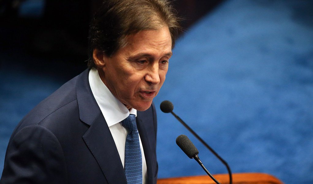 Brasília - O senador Eunício Oliveira concorre ao cargo de Presidente da Casa (Fábio Rodrigues Pozzebom/Agência Brasil) (Foto: Leonardo Lucena) Brasília - O senador Eunício Oliveira concorre ao cargo de Presidente da Casa (Fábio Rodrigues Pozzebom/Agência Brasil)