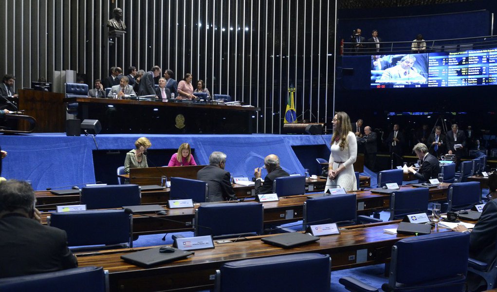 Plenário do Senado Federal durante sessão deliberativa ordinária. À mesa, presidente do Senado Federal, senador Renan Calheiros (PMDB-AL), conduz sessão. Foto: Ana Volpe/Agência Senado (Foto: Haroldo Lima) Plenário do Senado Federal durante sessão deliberativa ordinária. À mesa, presidente do Senado Federal, senador Renan Calheiros (PMDB-AL), conduz sessão. Foto: Ana Volpe/Agência Senado