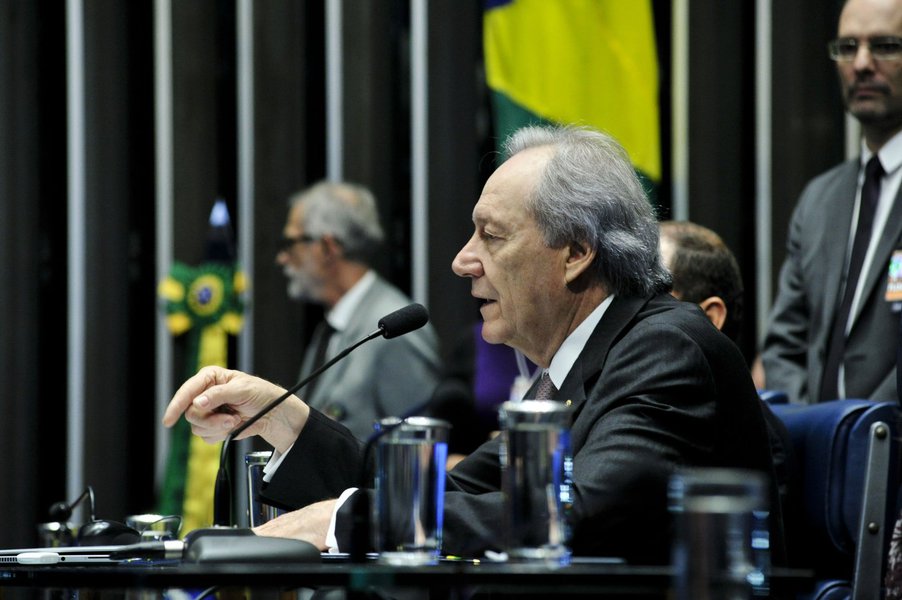 À mesa, em pronunciamento, presidente do Supremo Tribunal Federal (STF), ministro Ricardo Lewandowski. Foto: Geraldo Magela/Agência Senado (Foto: Leonardo Attuch) À mesa, em pronunciamento, presidente do Supremo Tribunal Federal (STF), ministro Ricardo Lewandowski. Foto: Geraldo Magela/Agência Senado