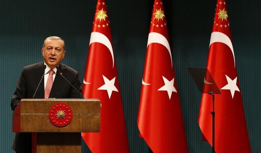 O presidente turco Tayyip Erdogan durante coletiva de imprensa Palácio Presidencial em Ancara, na Turquia após reunião do Conselho Nacional de Segurança e reuniões de gabinete. 20/07/2016 Reuters/Umit Bektas (Foto: Rita Coitinho) O presidente turco Tayyip Erdogan durante coletiva de imprensa Palácio Presidencial em Ancara, na Turquia após reunião do Conselho Nacional de Segurança e reuniões de gabinete. 20/07/2016 Reuters/Umit Bektas